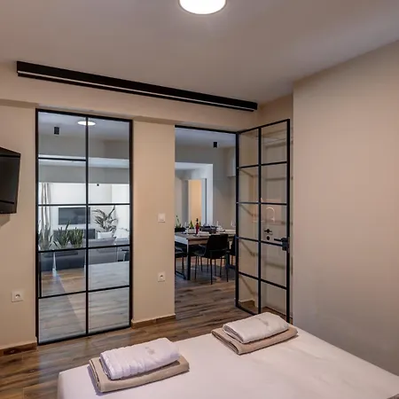 La Delle Torri Apartment *