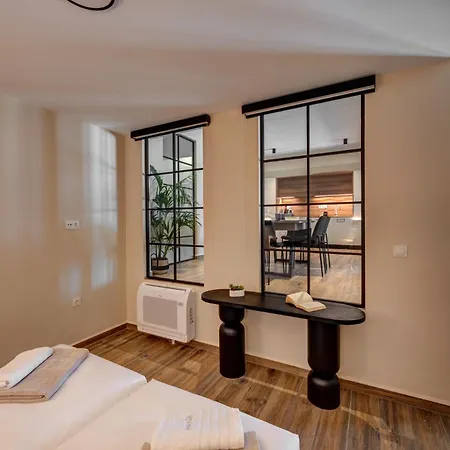 La Delle Torri Apartment *